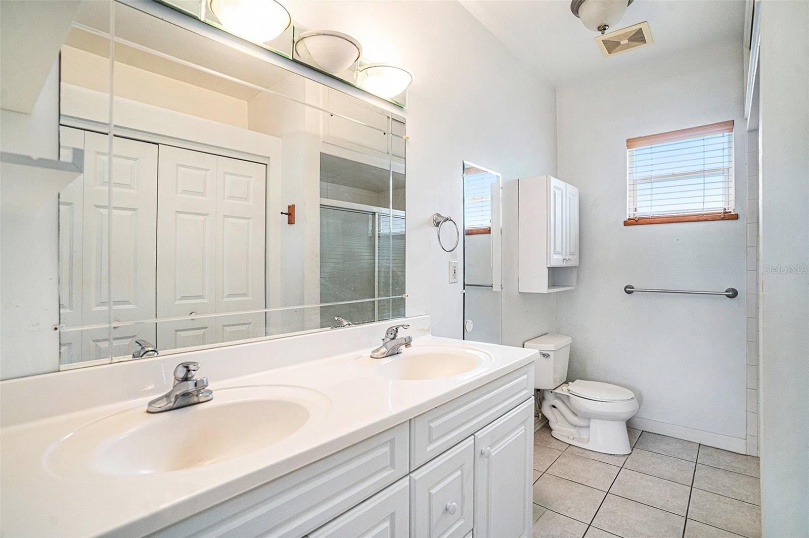 5608 N RIVER SHORE DR