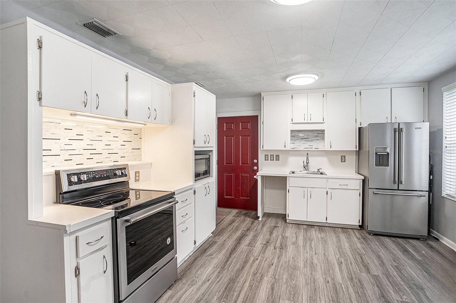 5608 N RIVER SHORE DR