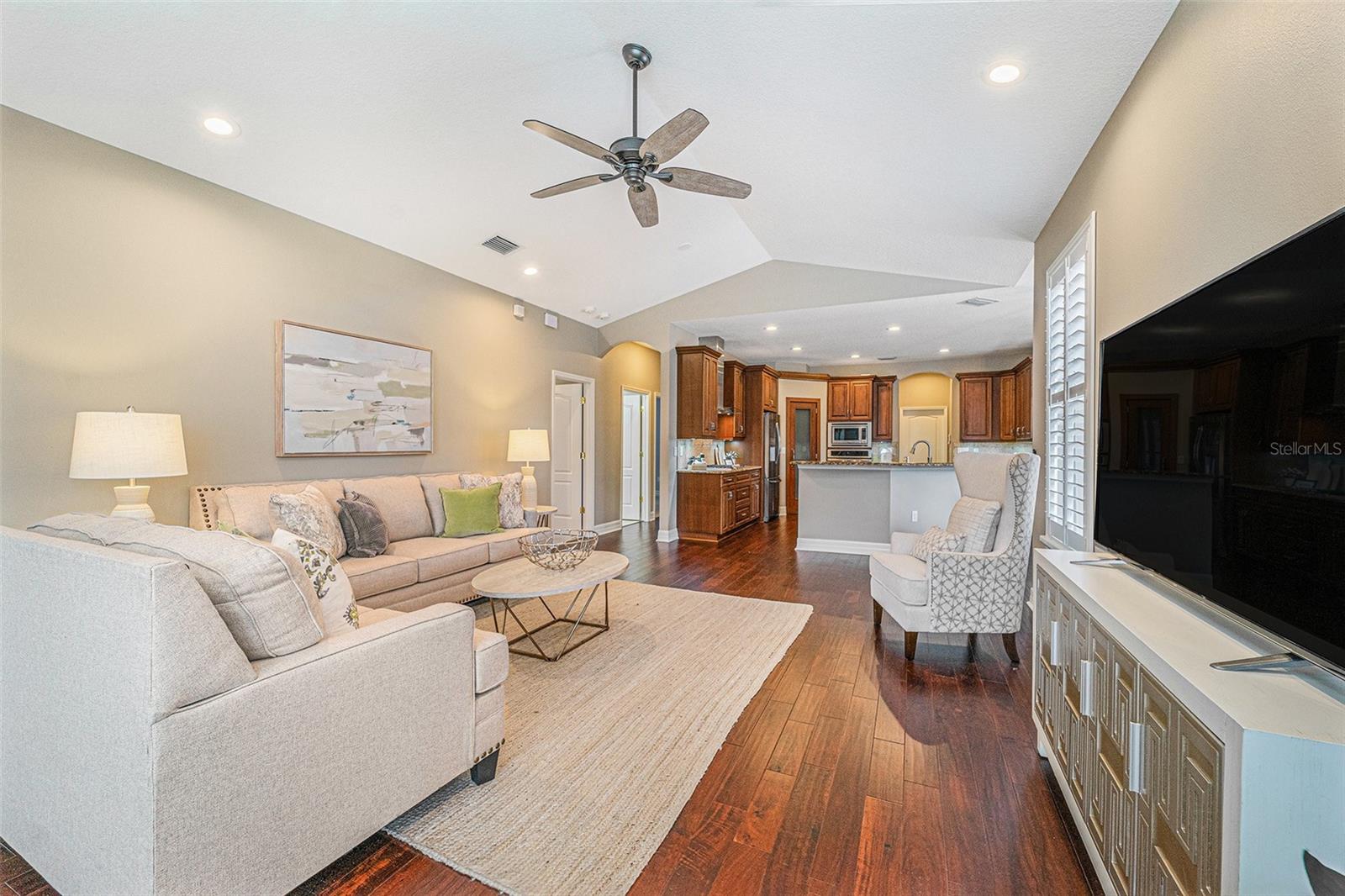 2112 CLIMBING IVY DR