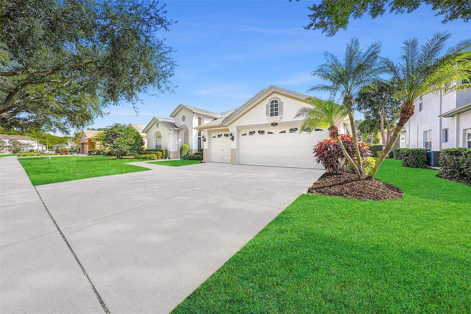 2112 CLIMBING IVY DR