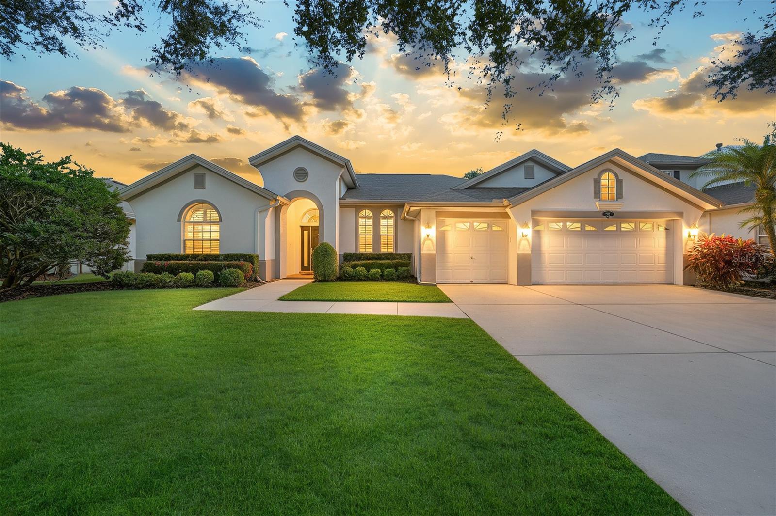 2112 CLIMBING IVY DR