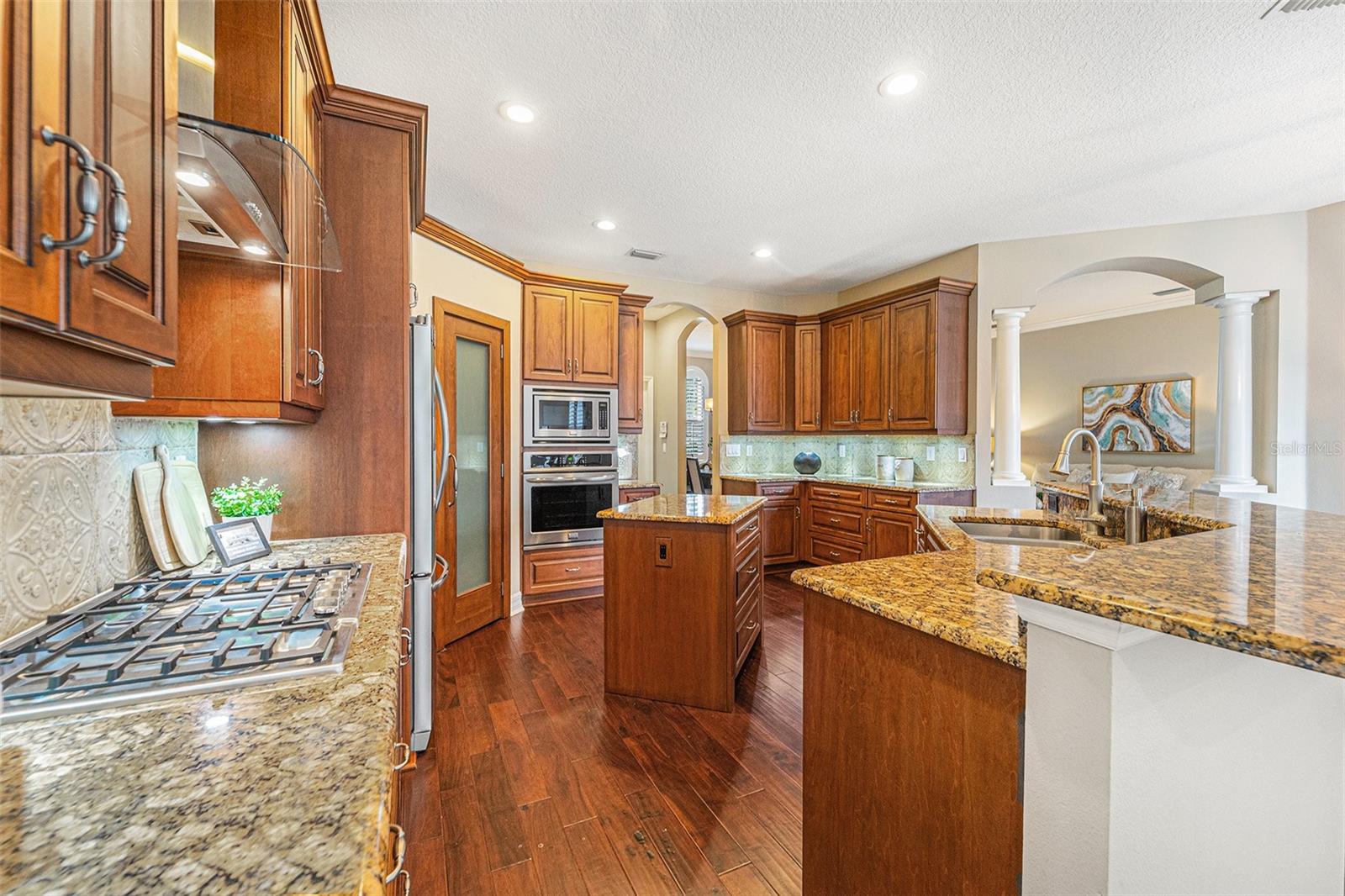 2112 CLIMBING IVY DR