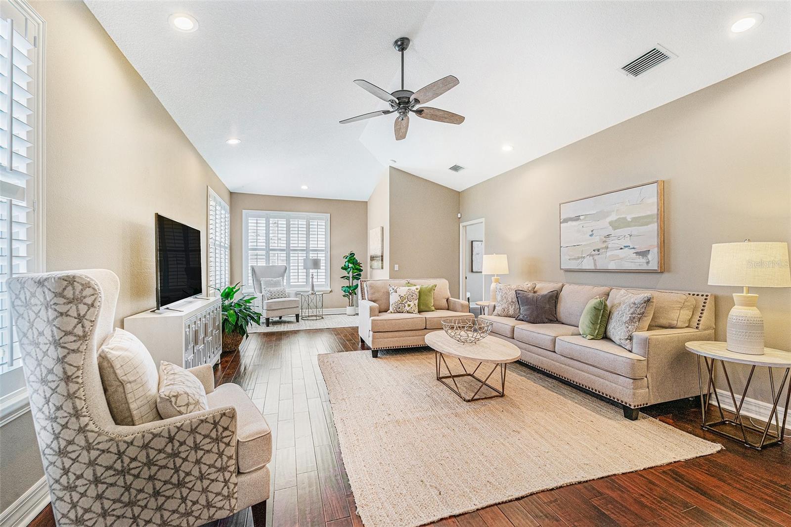 2112 CLIMBING IVY DR