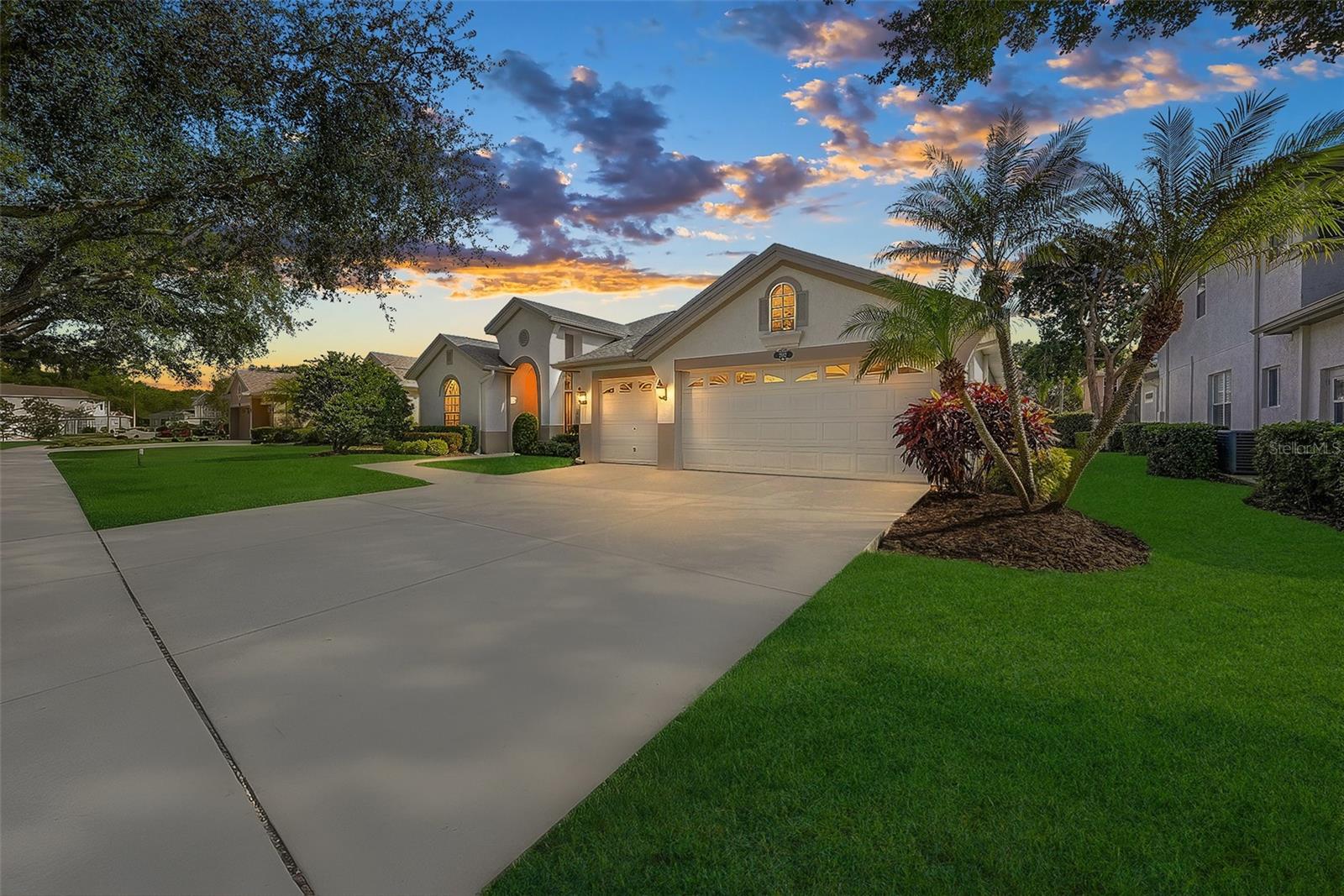 2112 CLIMBING IVY DR