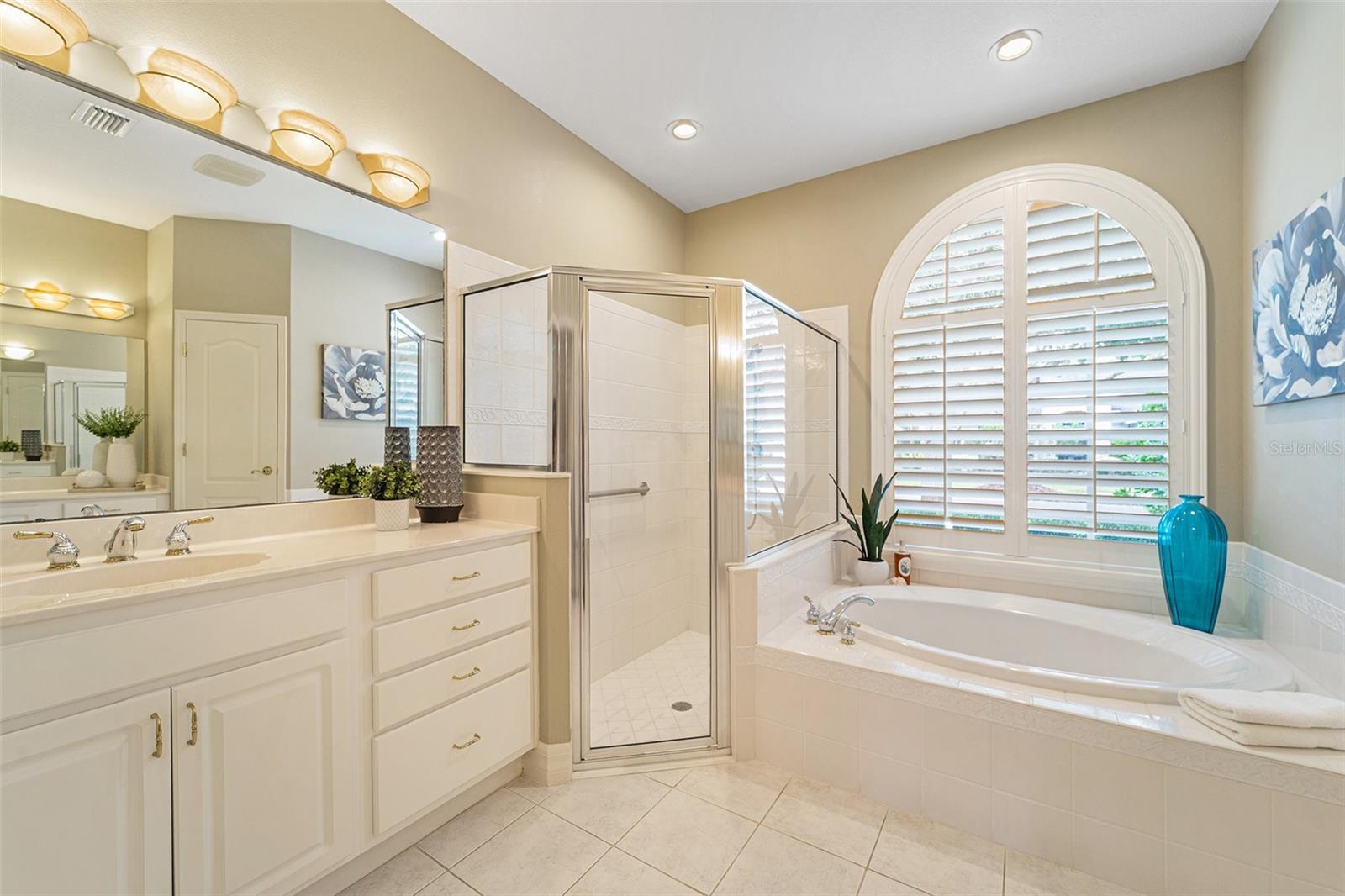 2112 CLIMBING IVY DR