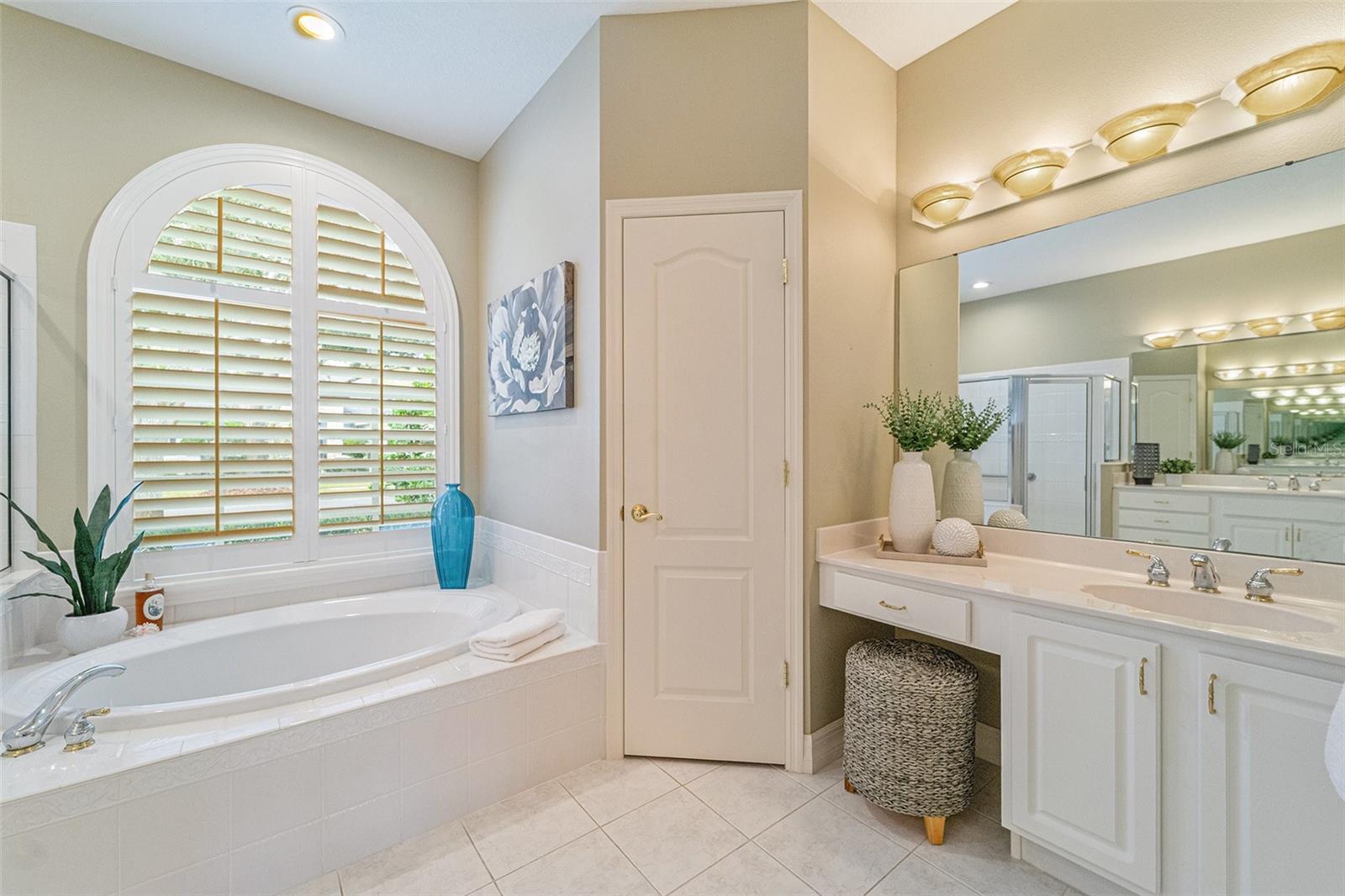 2112 CLIMBING IVY DR