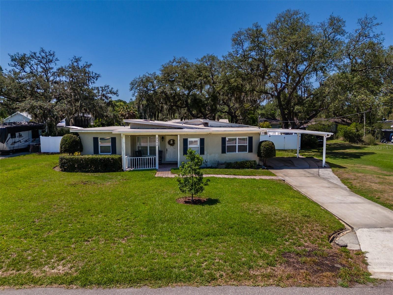 2532 LAKE ELLEN LN