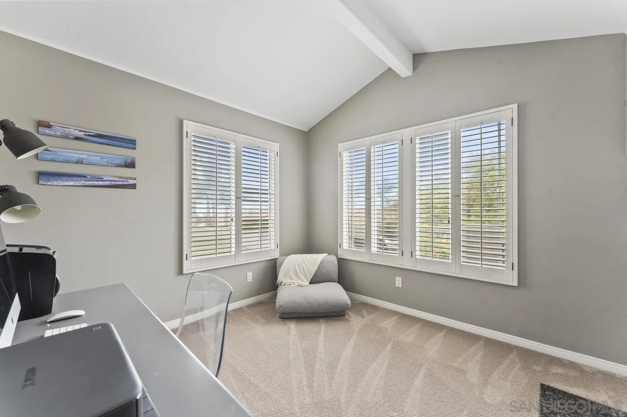 5833 Caminito Empresa