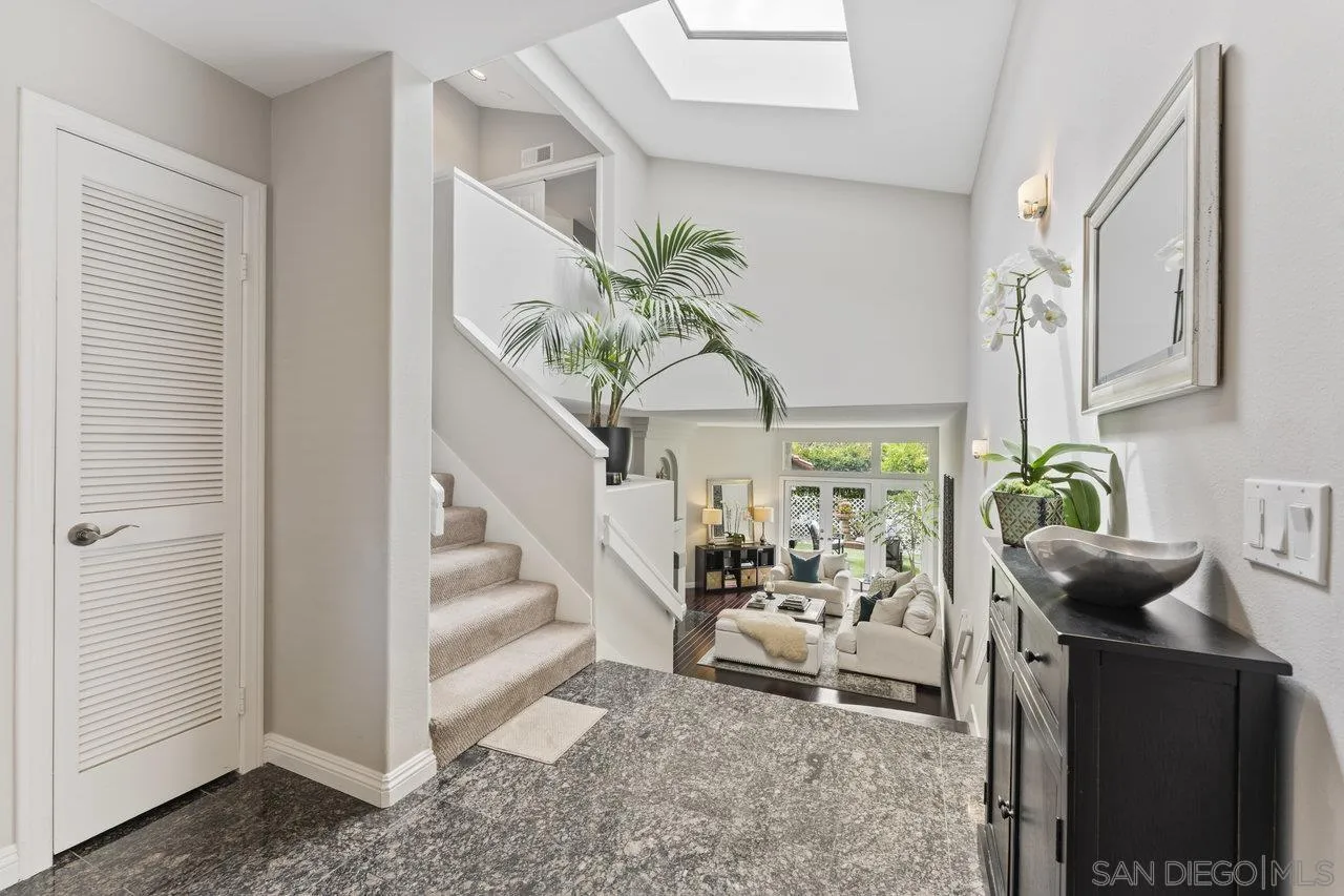 5833 Caminito Empresa