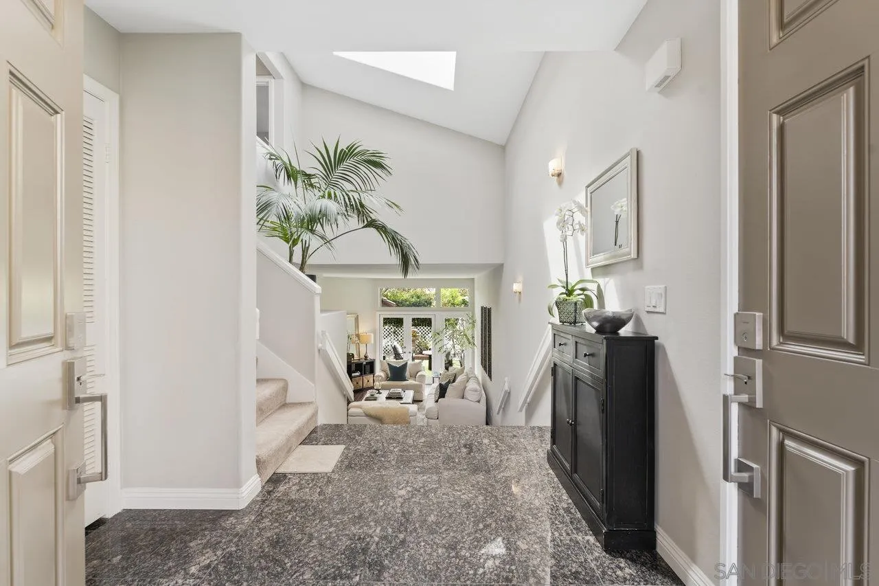 5833 Caminito Empresa