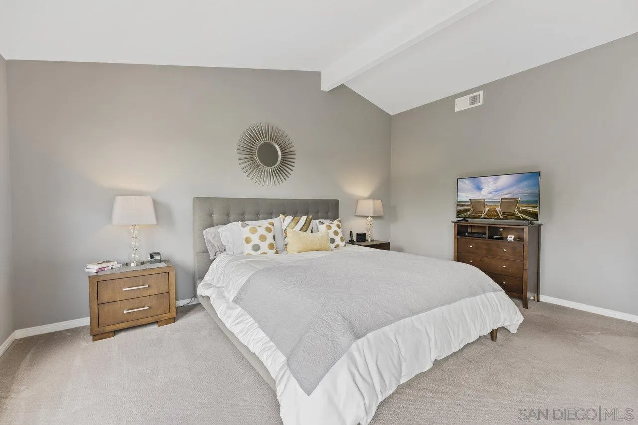 5833 Caminito Empresa