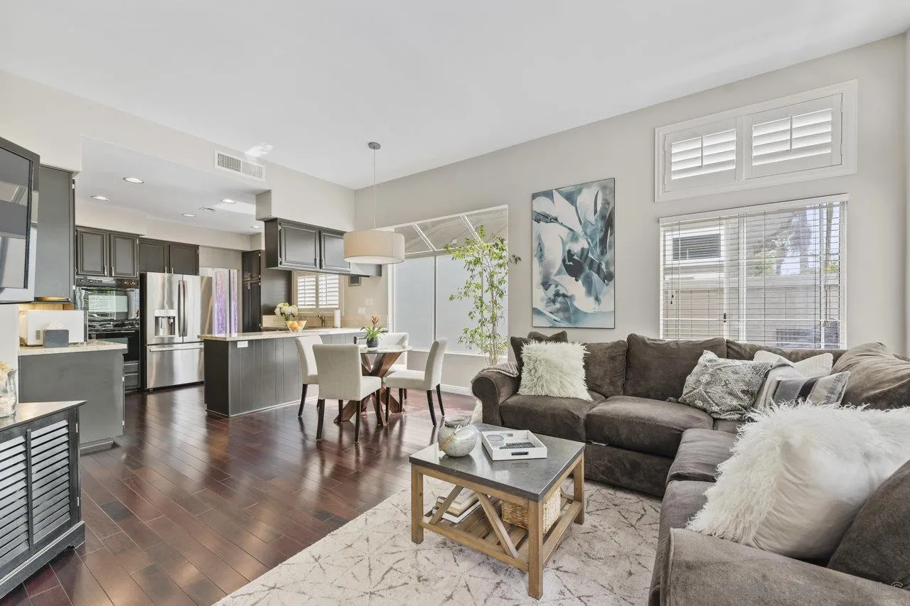 5833 Caminito Empresa