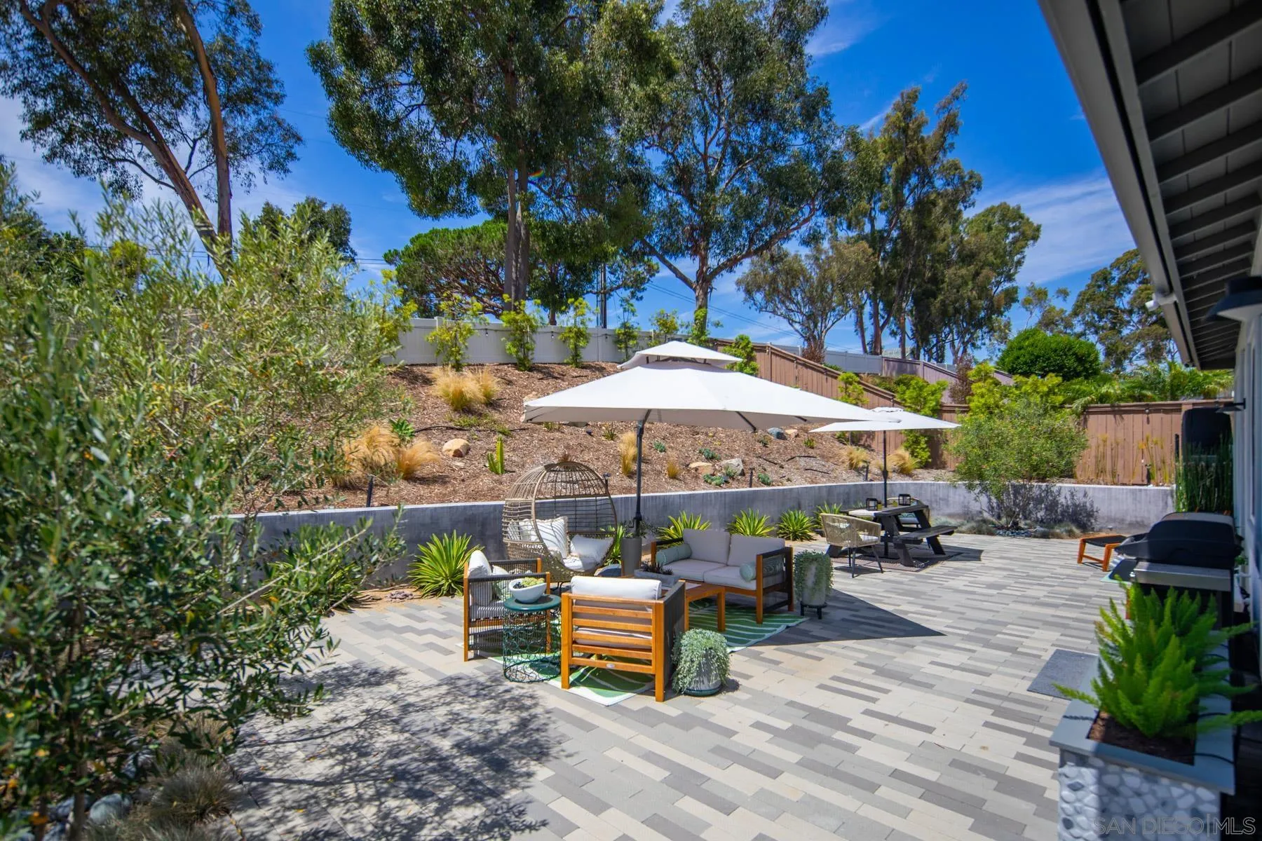 1042 Alexandra Ln