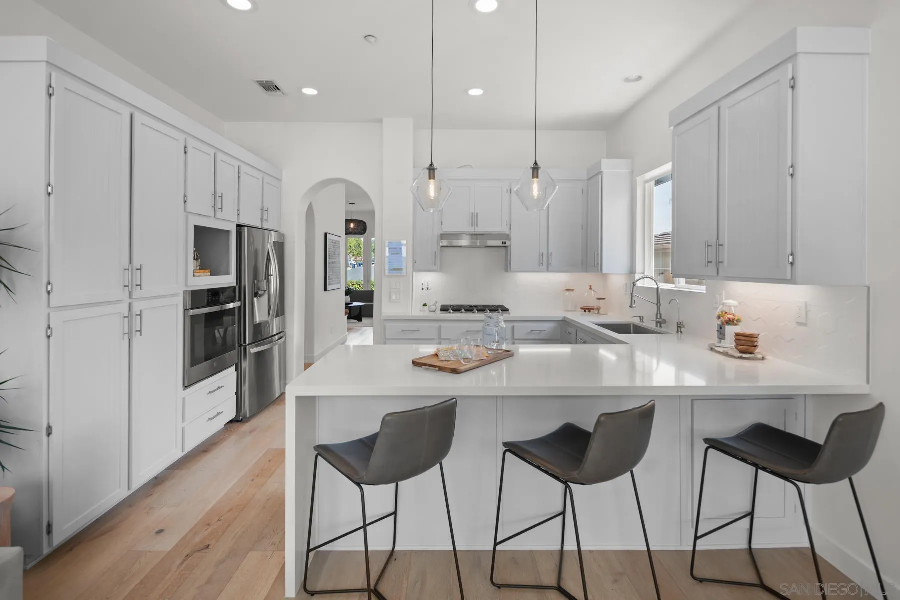 1042 Alexandra Ln