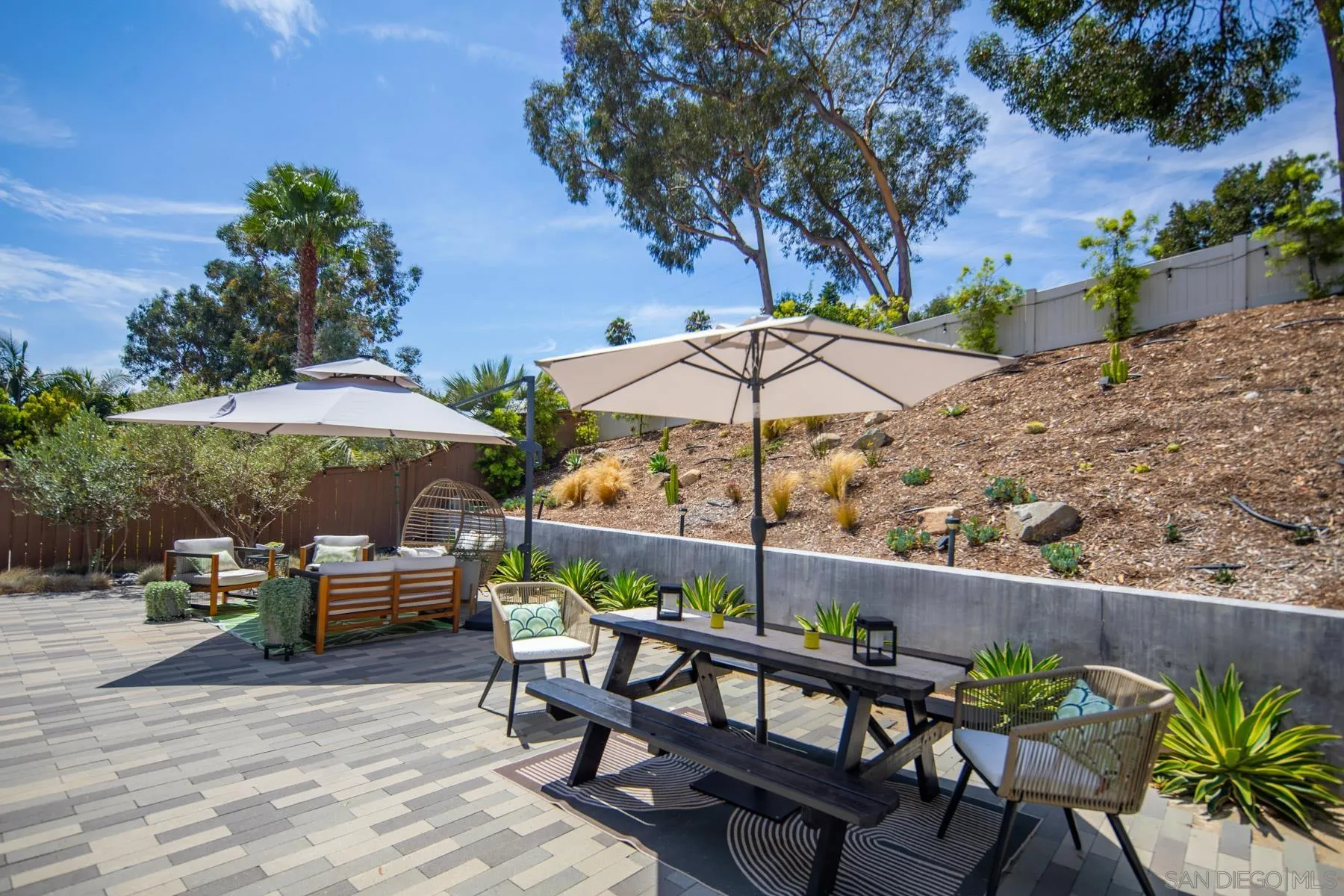 1042 Alexandra Ln