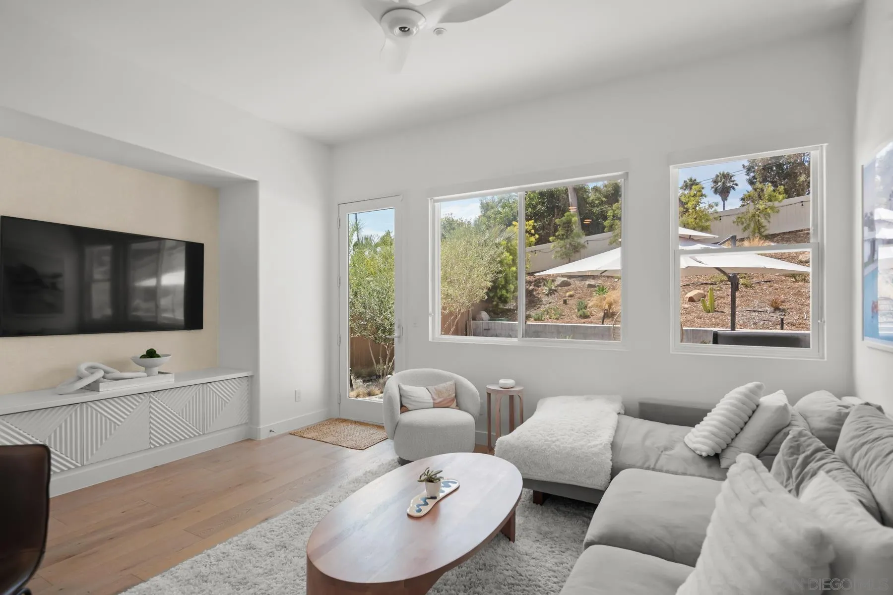 1042 Alexandra Ln