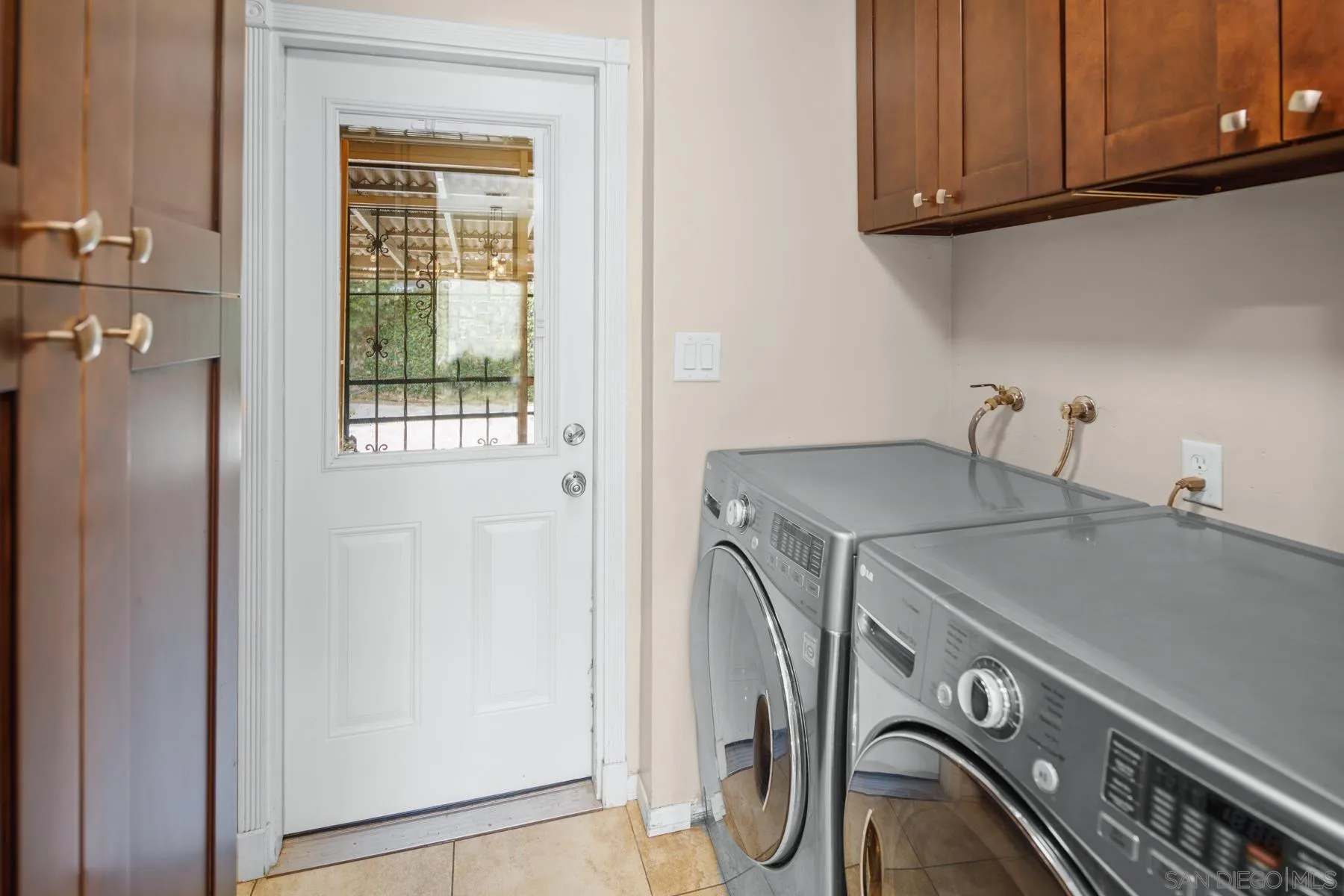 1720 Midvale