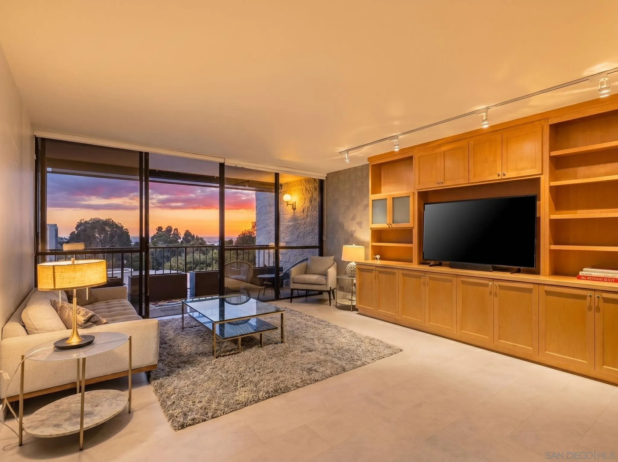 2500 Torrey Pines Rd Unit 403
