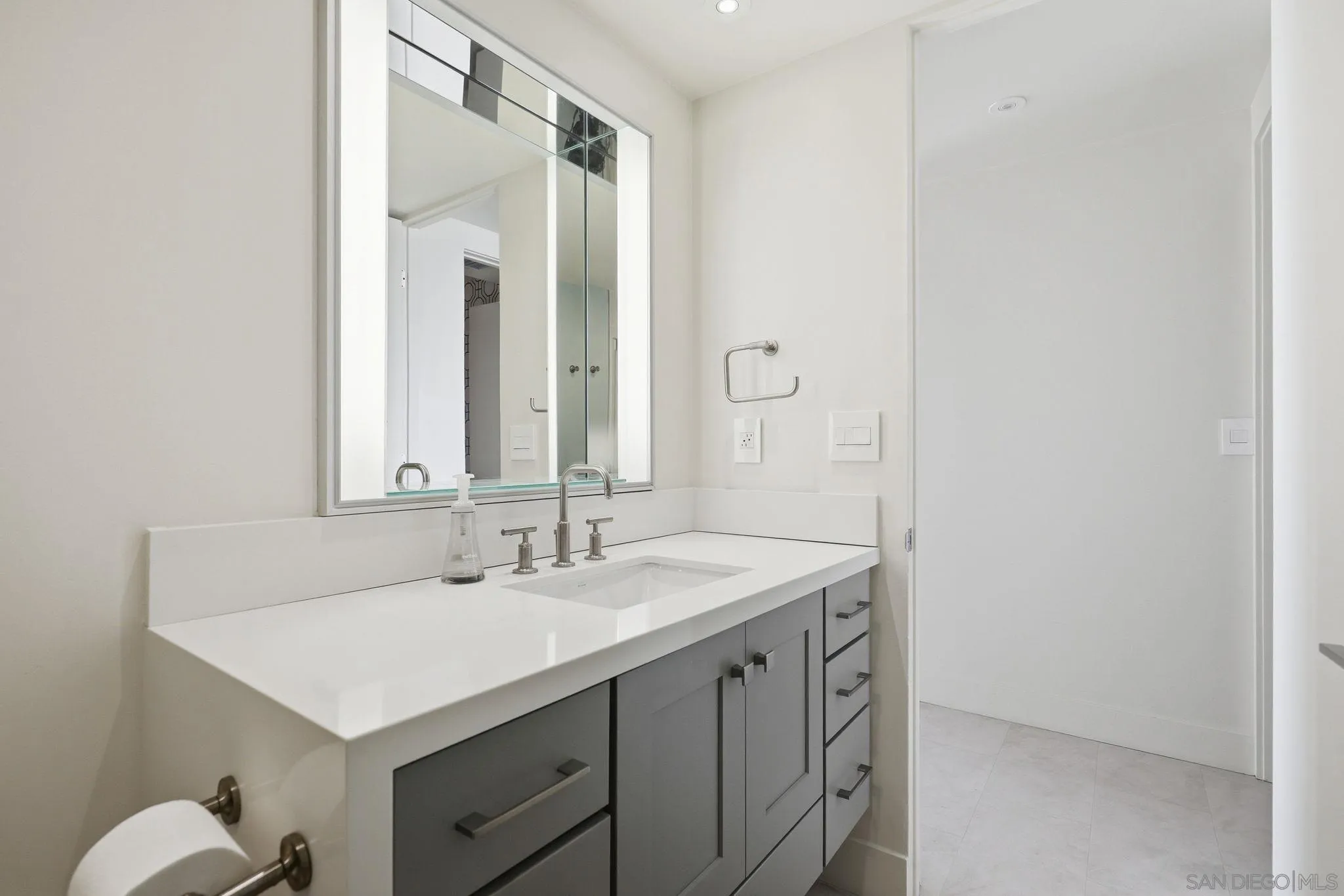 2500 Torrey Pines Rd Unit 403