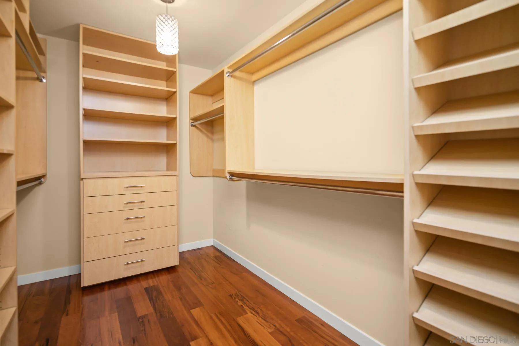 6561 Avenida Wilfredo