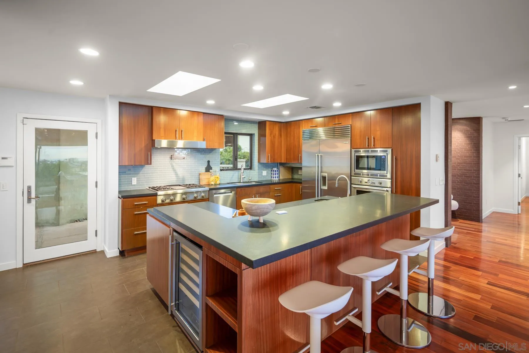 6561 Avenida Wilfredo