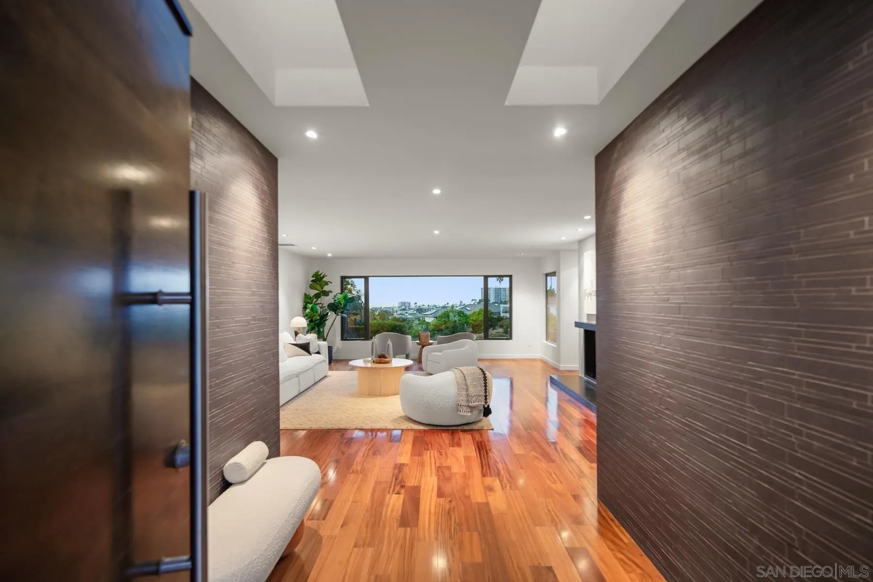 6561 Avenida Wilfredo