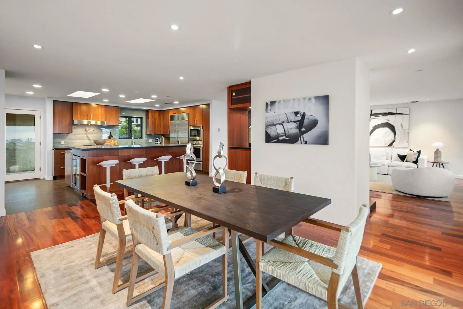 6561 Avenida Wilfredo