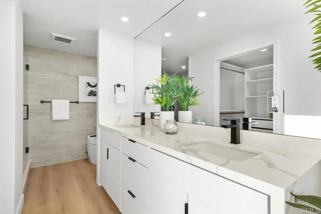 2500 Torrey Pines Rd # 1201