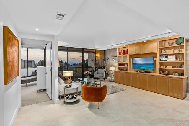 2500 Torrey Pines Rd # 403