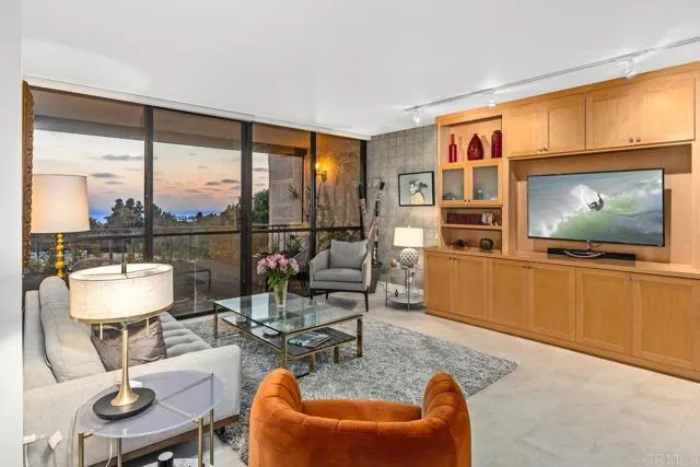 2500 Torrey Pines Rd # 403