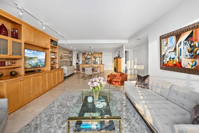 2500 Torrey Pines Rd # 403