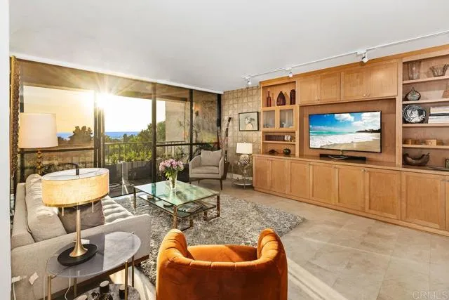 2500 Torrey Pines Rd # 403