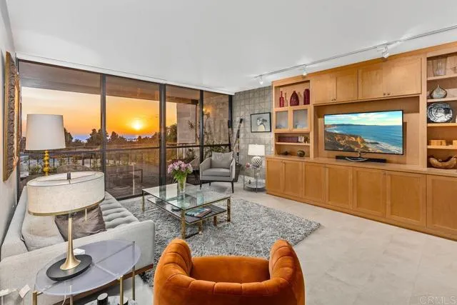 2500 Torrey Pines Rd # 403