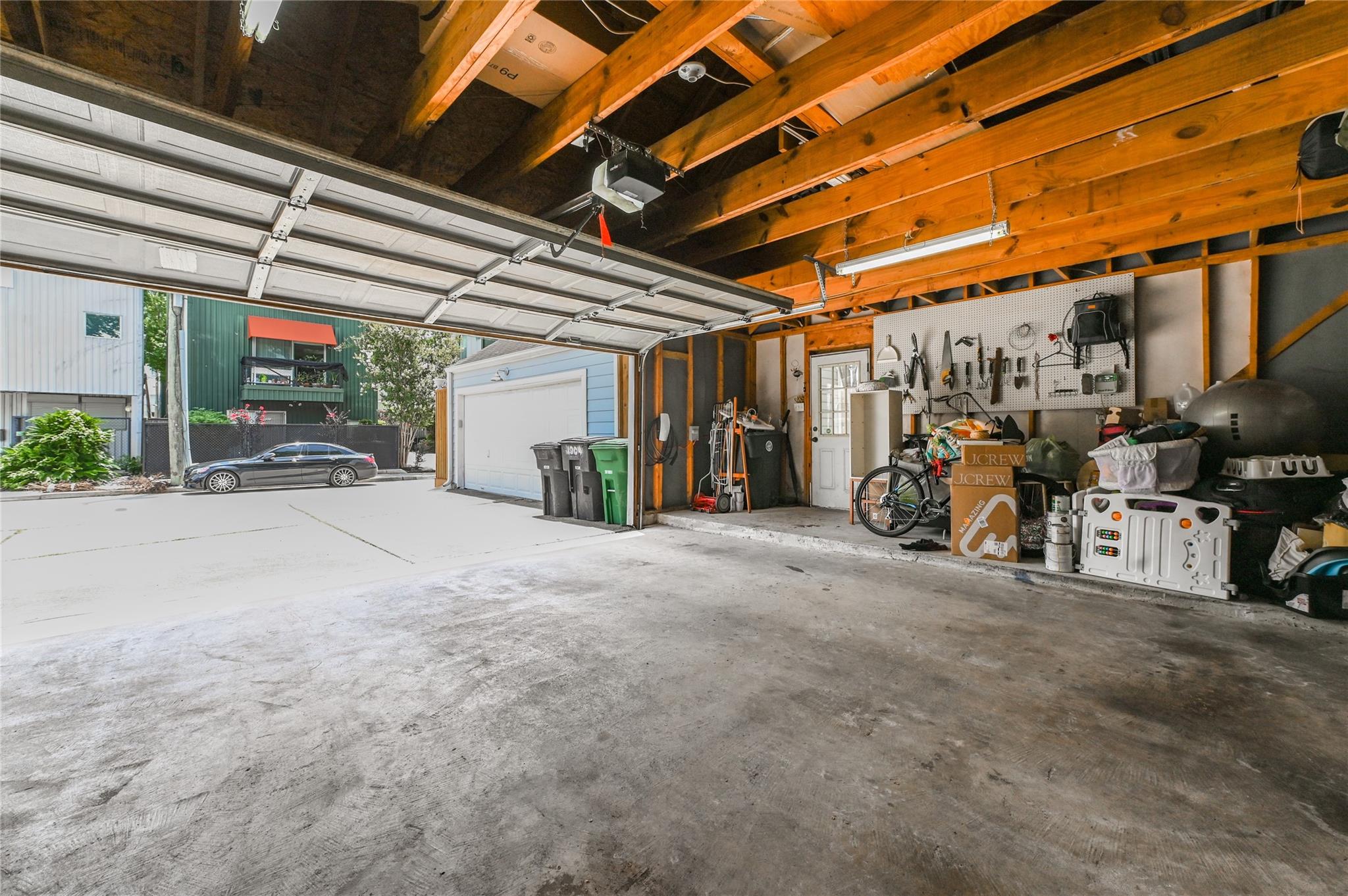 1004 Ruthven Street