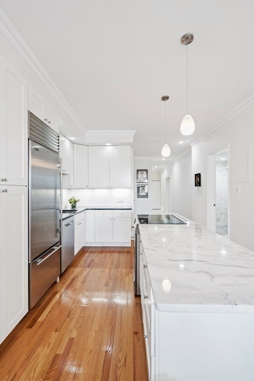 452 Beacon Street Unit: 6