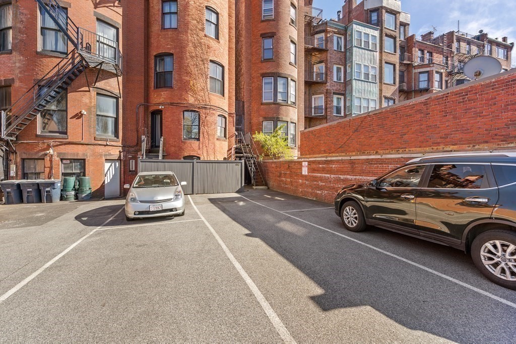 452 Beacon Street Unit: 6