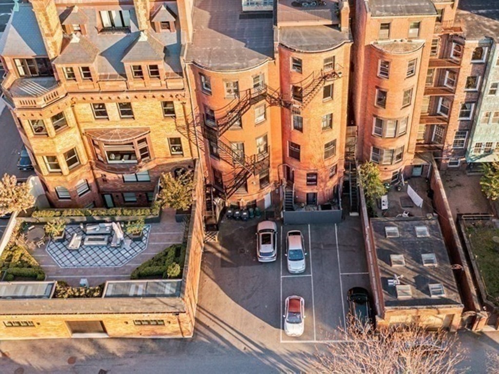 452 Beacon Street Unit: 6
