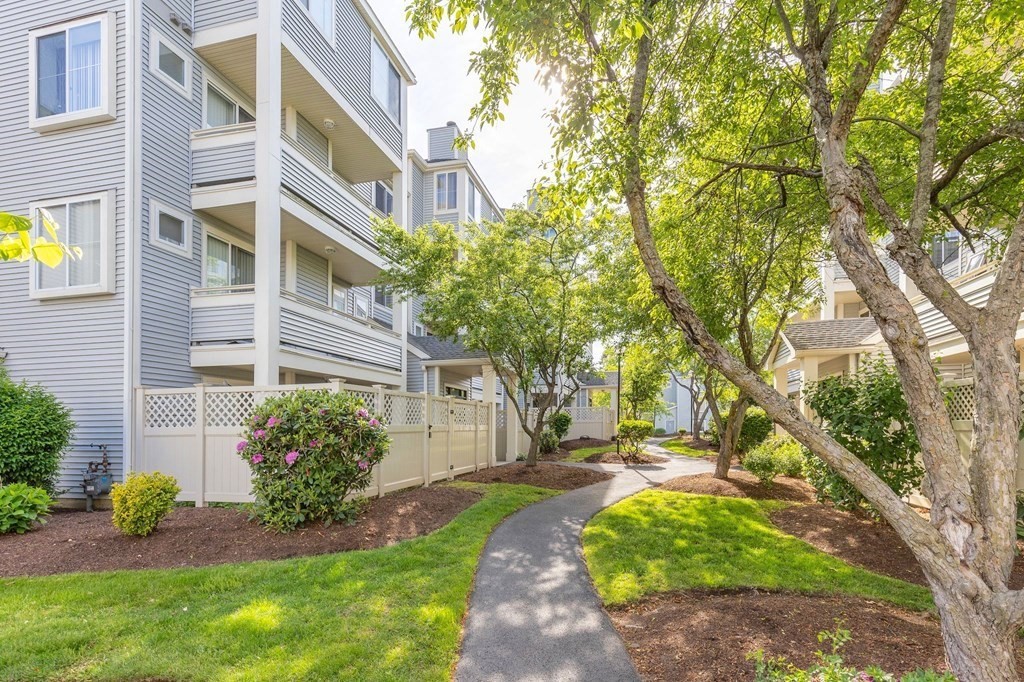200 Falls Blvd Unit: E202