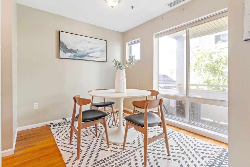 200 Falls Blvd Unit: E202