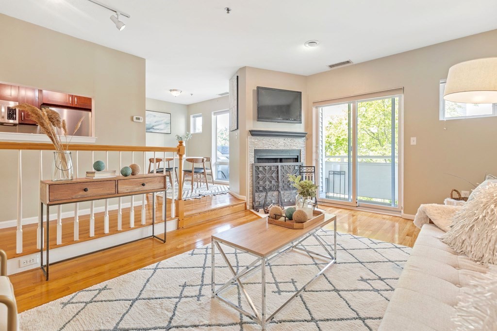 200 Falls Blvd Unit: E202