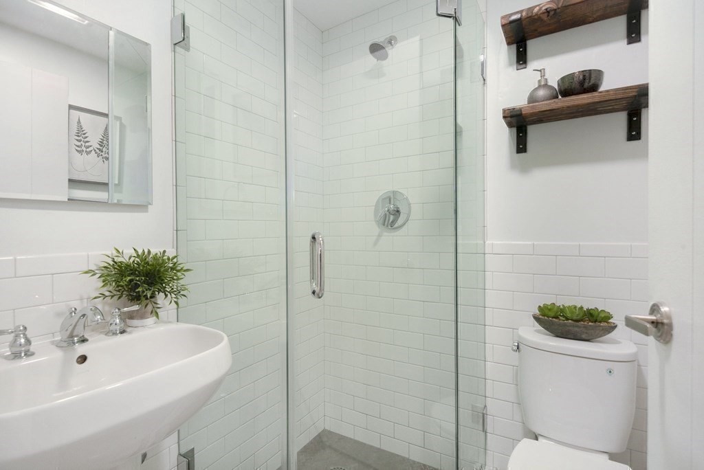 1600 Beacon Street Unit: 201