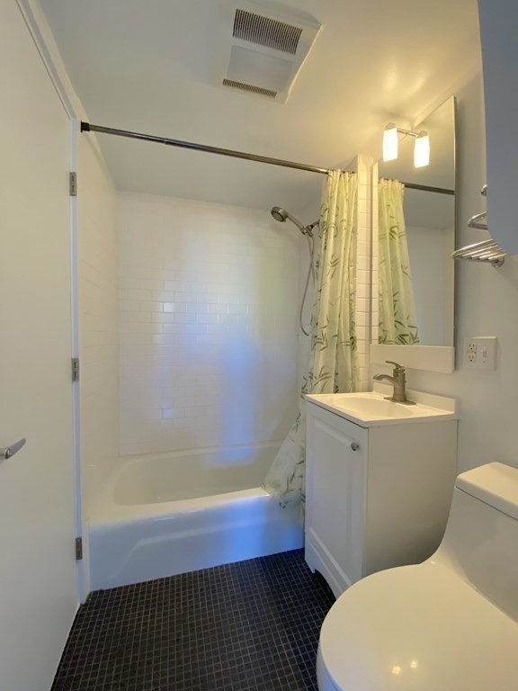 345 Harvard Street Unit: 3F