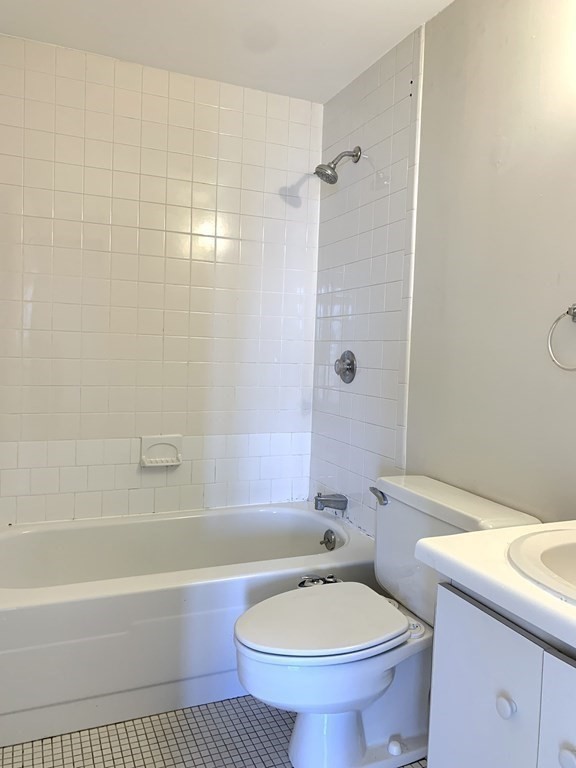 1105 Massachusetts Ave Unit: 9D