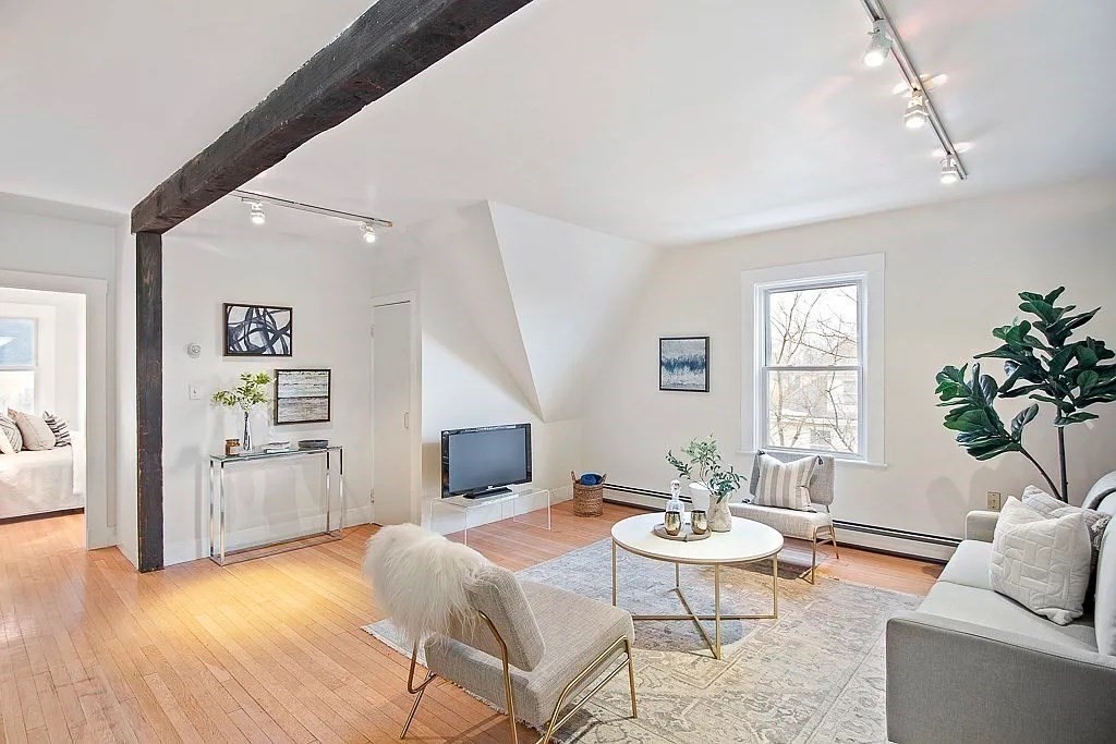 169 Upland Road Unit: 3