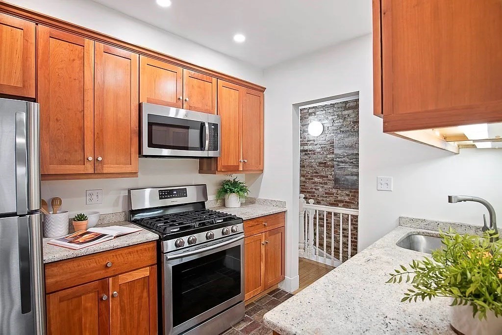 169 Upland Road Unit: 3