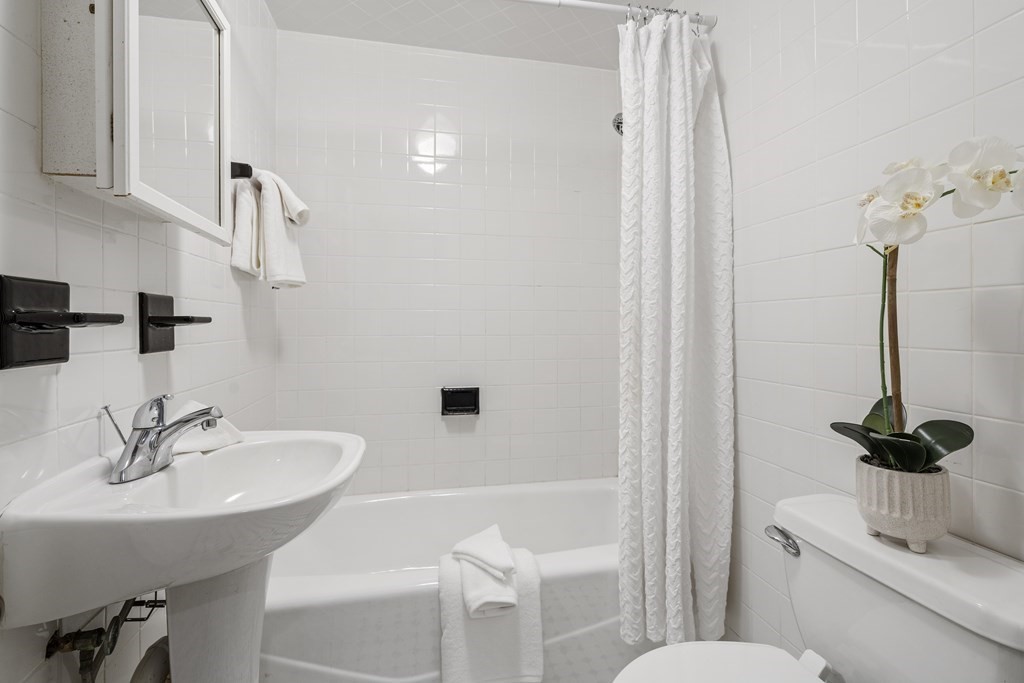 1 Dana Street Unit: 4B