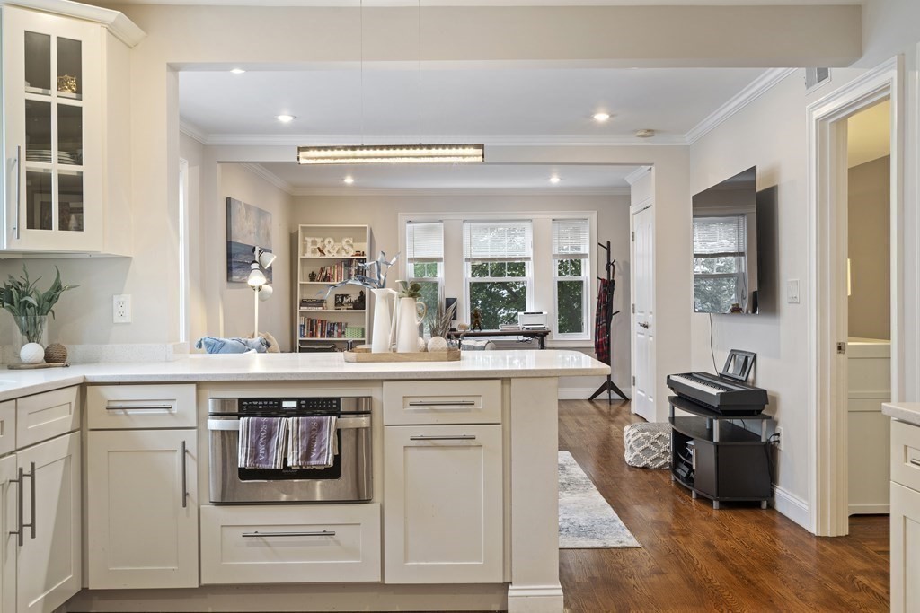 54 Clarendon Ave Unit: 2