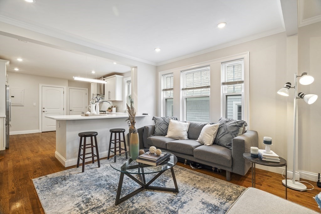 54 Clarendon Ave Unit: 2