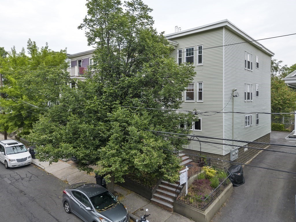 54 Clarendon Ave Unit: 2