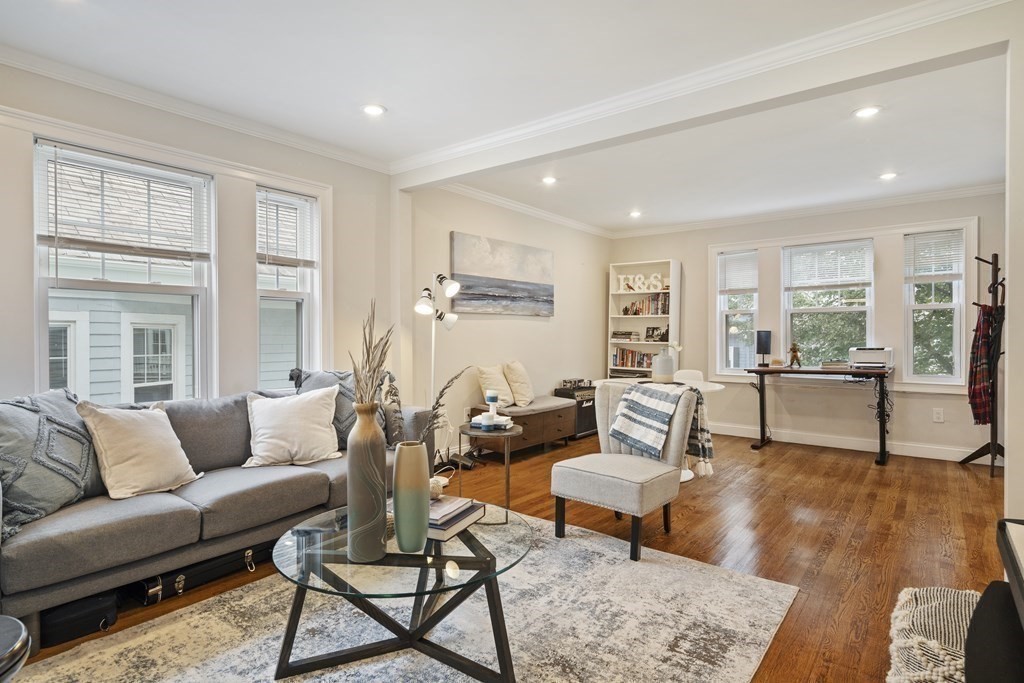 54 Clarendon Ave Unit: 2